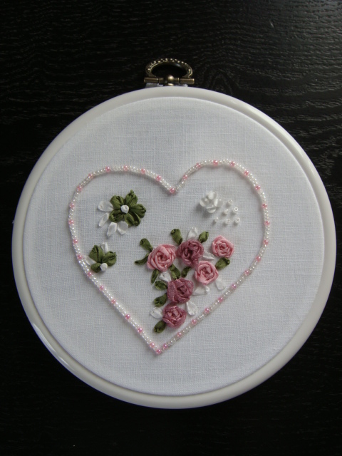 Kit Broderie Ruban De Soie Bucilla – Fleurs Oeillets Et Roses (neuf)